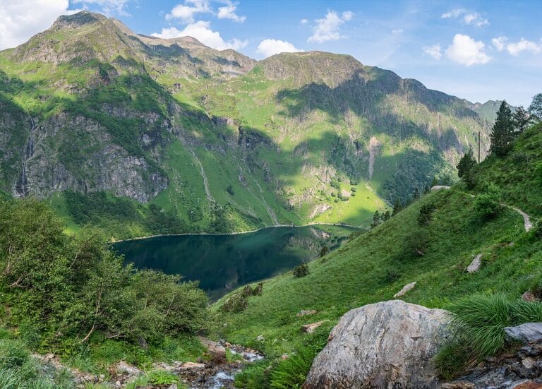 Lac d'Oô : une randonnée incontournable au cœur des Pyrénées Lac d'Oô